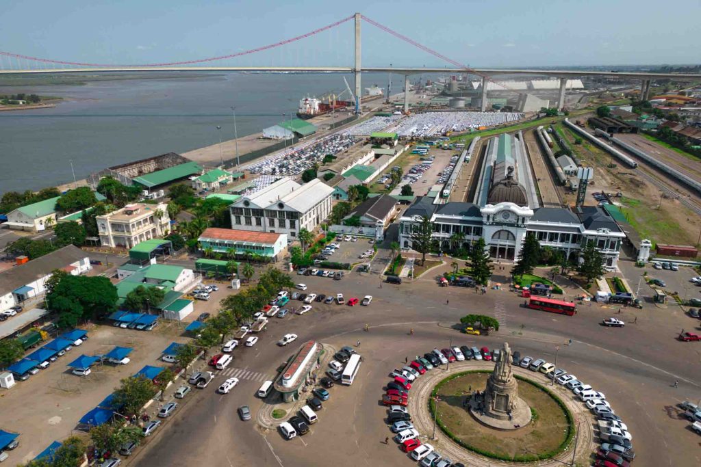 In the center of Maputo busy square throughout the day, (Trabalhadores Square)