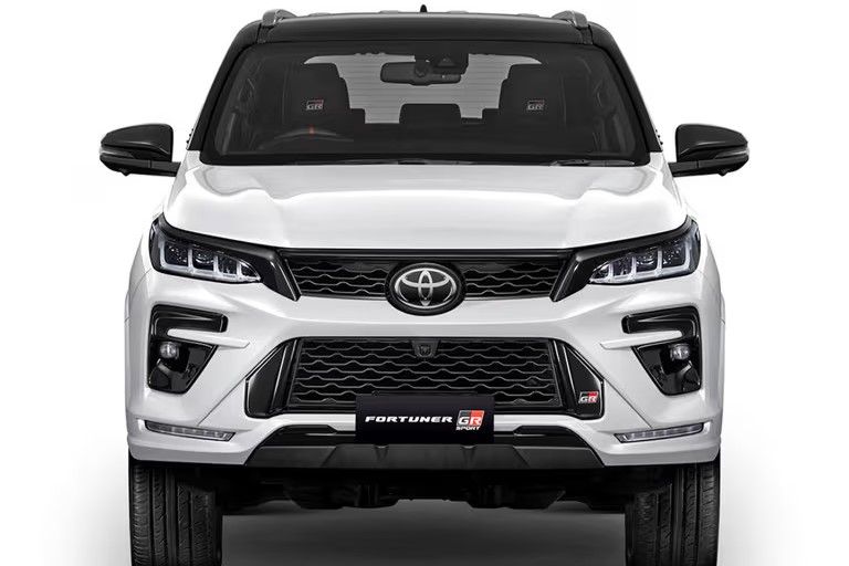 Voorkant van de Fortuner GR-S