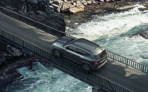 Renault Duster driving over a bridge and dam | Photo: Renault