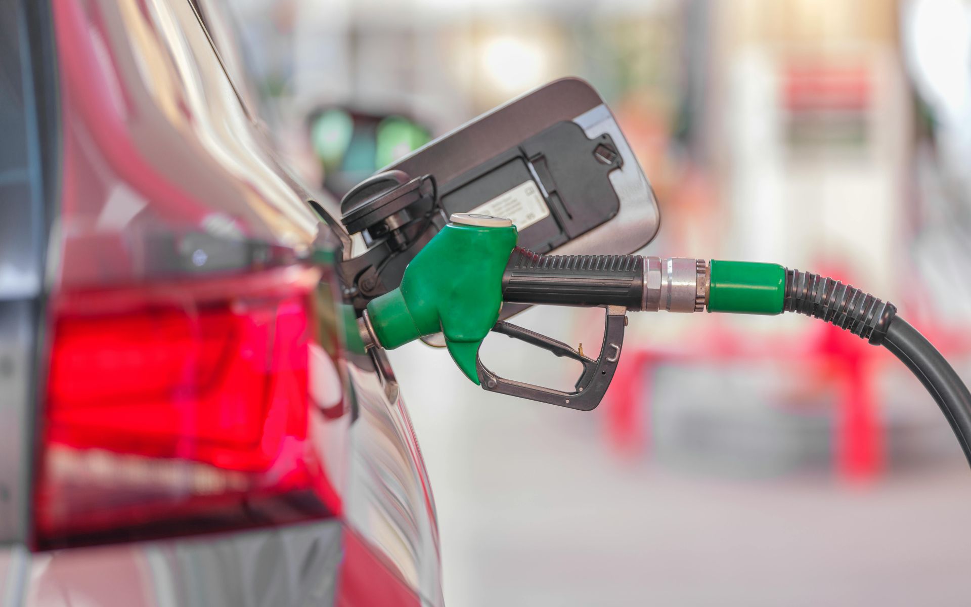 Distributor at a petrol station | Photo: Engin Akyurt via Pexels