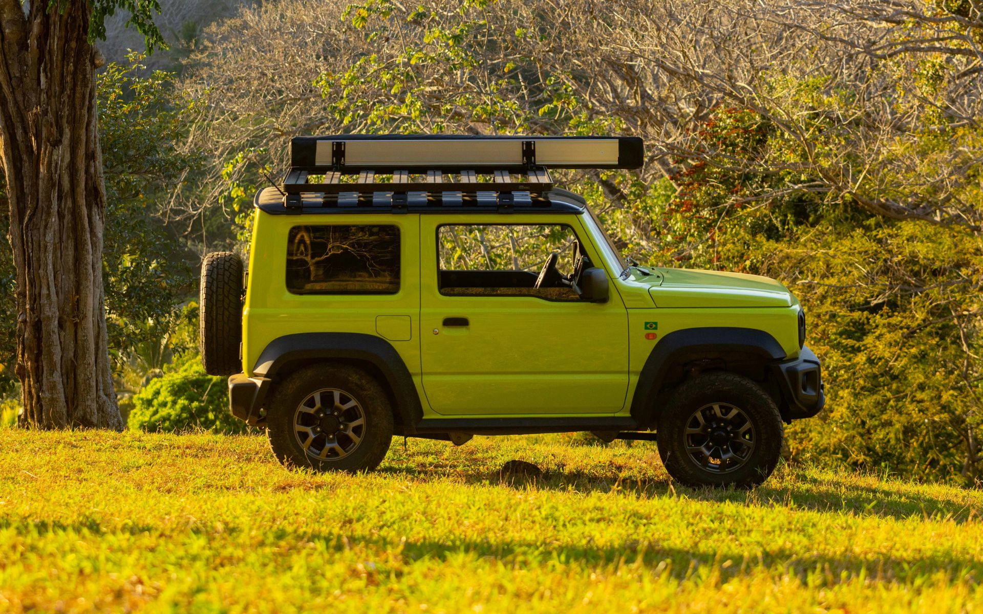 View of a Suzuki Jimny parked on a grassy hill