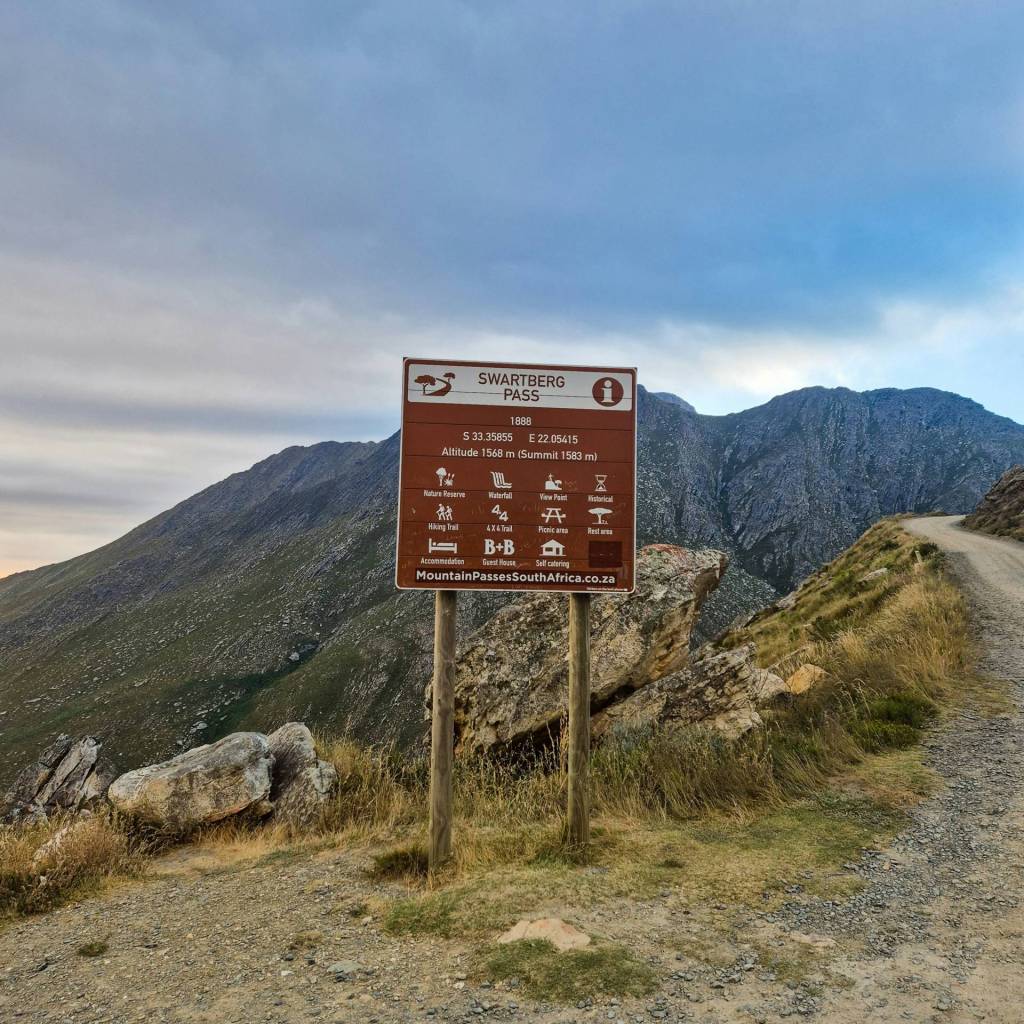 A sign at the foot of the Swartberg Pass.