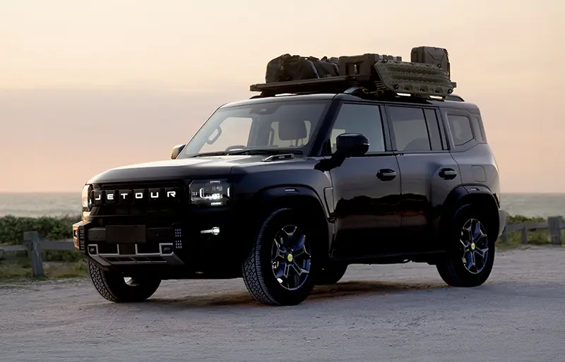 Side view of the Jetour T2 at sunset featuring a rooftop carrier.