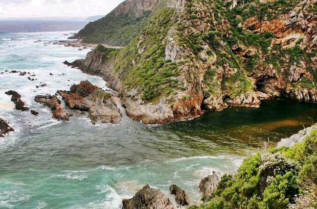 Bloukrans along the Otter Hiking Trail at high tide
